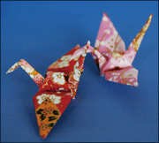 越前和紙で作った折鶴です  Origami Crane